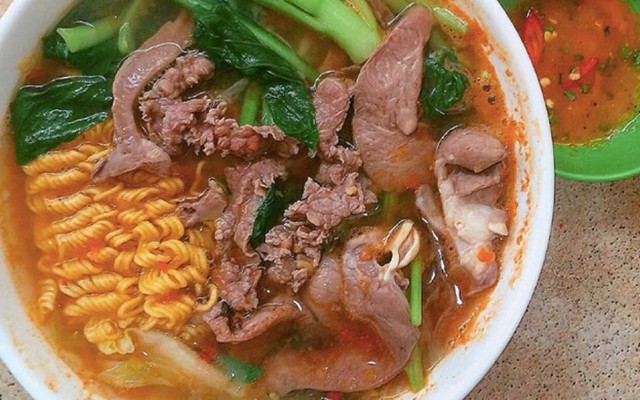 Nhóp Nhép Quán - Bánh Mỳ Sốt Vang - Yên Phụ