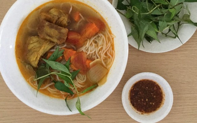 Quán 165 - Cơm & Bún Bò Rau Răm -  Đào Duy Từ