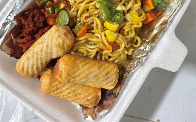 Tiệm Mì Trộn Indomie - Lê Trọng Tấn