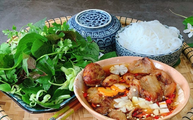 Bún Chả Cô Loan - Phố Tân Khai