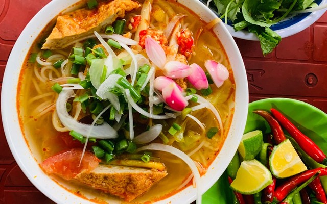 Nhung - Bún Chả Cá - Núi Thành