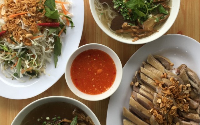 Quán Cô Cẩm - Bún & Miến Gà - 144 Lê Lợi