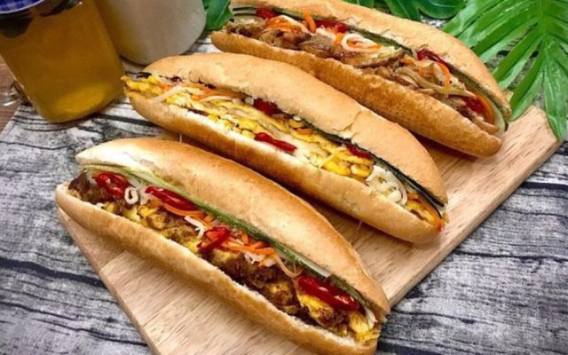 Quán Bánh Mì Cô Hoa - Khu Tập Thể Z133