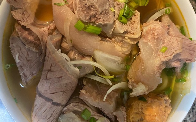 Nhà Quê Mới Lên - Bún Bò - Thống Nhất