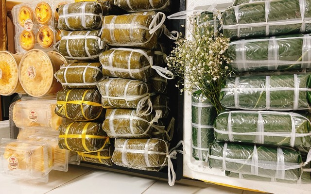 Ivy Kitchen - Bông Lan Trứng Muối & Giò Chả - Hưng Phú