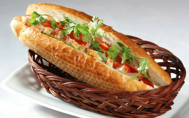 Bánh Mỳ Heo Quay & Ăn Vặt Bà Thạch -  Phan Bội Châu
