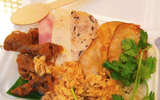 Cô Bảy Vinh - Xôi & Bánh Mì - 209 Lô G Chung Cư Lạc Long Quân