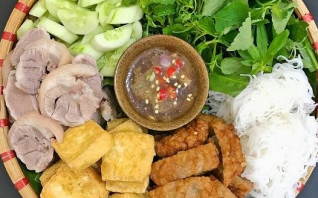 Ông Tiến Quán - Cơm & Bún - Nguyễn Khoái