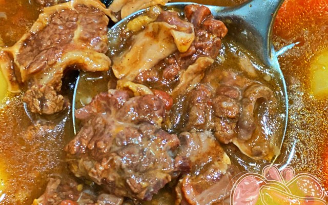 Bếp Cô Mía - Bánh Mì Sốt Vang - Đường Bưởi