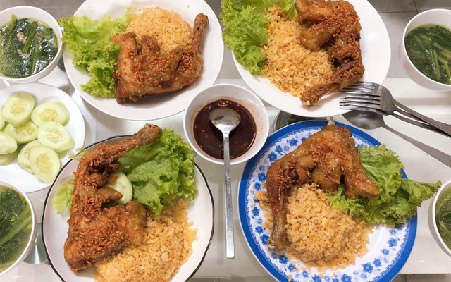 Cơm Gà CaCa - Đặng Thùy Trâm