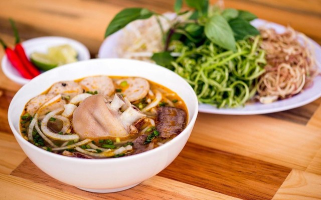 Minh Long Quán - Bún Bò & Bún Riêu - Bạch Đằng