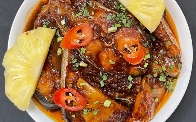 Pé Heo - Cơm Trưa Văn Phòng - Cách Mạng Tháng 8