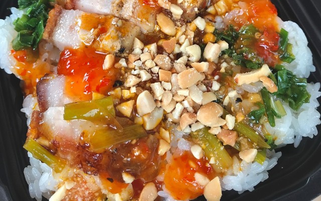 Tiệm Bánh HOLA! - Bánh Mì & Ăn Vặt - Nguyễn Văn Lượng