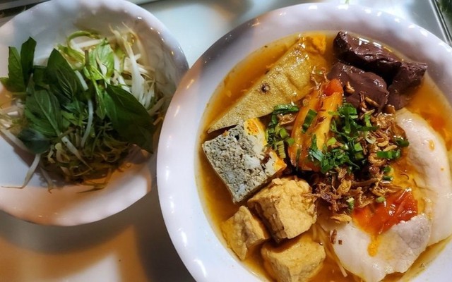 Bún Riêu Cô Phụng - Đường D5