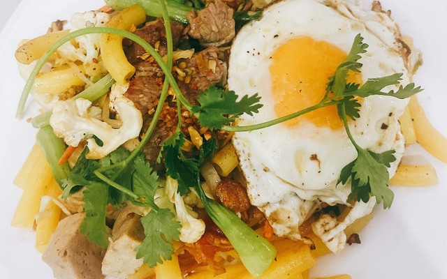 Phá Lấu Bò - Cơm Gà Cô Tư CN