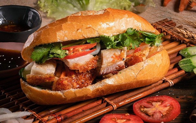Bánh Mì 74 - Bánh Mì Heo Quay - Phan Huy Ích