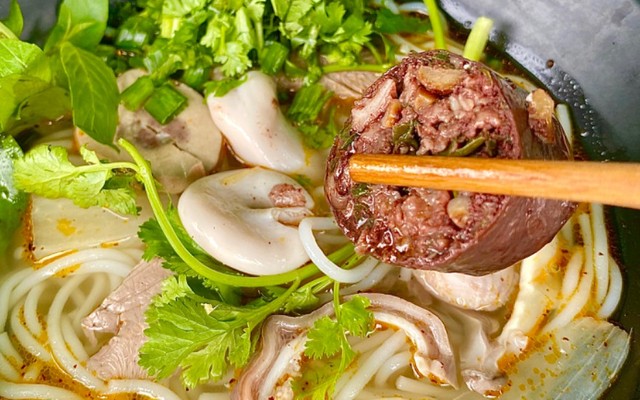 Bếp Tây Bắc - Cháo Lòng & Lòng Dồi - 14 Lê Văn Hưu