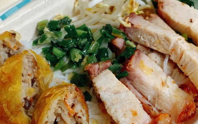 Cô Ba T - Bánh Hỏi & Heo Quay - Nguyễn Thiện Thuật