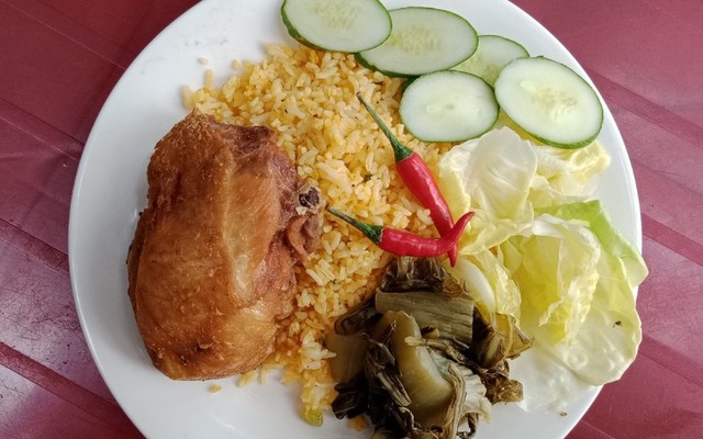 Cô Nga 139 - Cơm Gà & Ăn Vặt - Nguyễn Văn Lượng