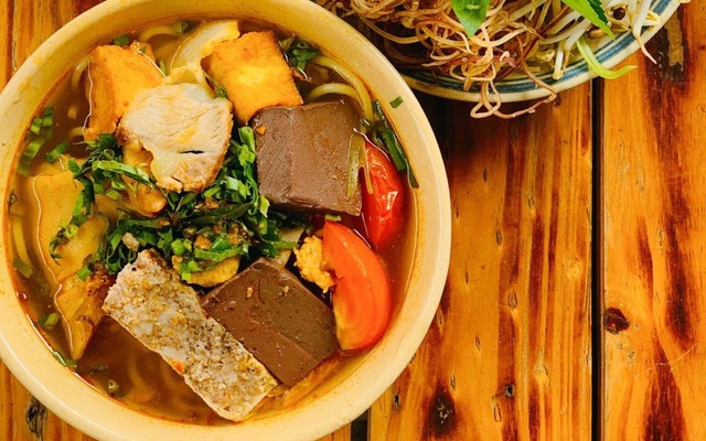 Bà Bảy - Bún Bò - Lê Văn Chí