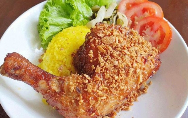 Cô Chín - Cơm Gà Xối Mỡ - Đường 182