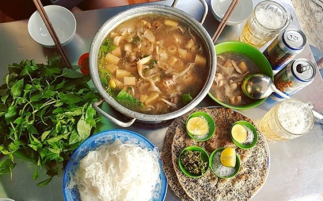 LẨU GÀ LÁ É NGUYỄN HỮU CẢNH - Nguyễn Thiện Thuật