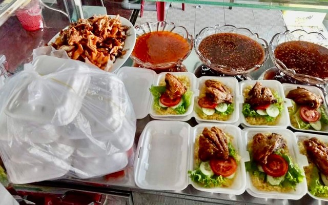 CƠM GÀ TUẤN MẬP - Cơm Gà Sốt 5 Vị - Số 117 Đường Số 17