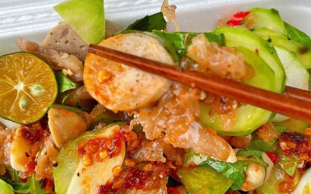 Tré Trộn Cô Hai, Gà Ủ Muối & Chân Gà Sốt Thái