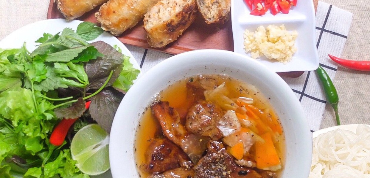 Bún Chả Hà Nội Nguyễn Chí Thanh: Địa Chỉ Ăn Ngon Tại Đà Nẵng