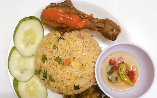 Cơm Gà Xối Mỡ A.Quy - Lê Thiện Trị