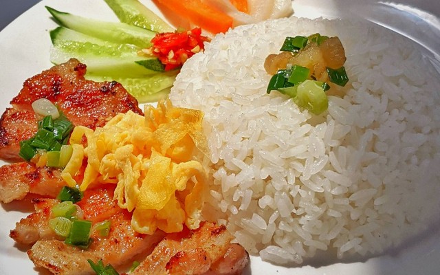 Như Ý - Ăn Vặt, Cá Viên Chiên & Mỳ Trộn - Nguyễn Văn Cừ