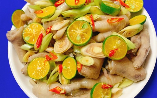 BẾP DI QUÂN - Bún Bò Huế & Chân Gà Ngâm Sả Tắc - Nguyễn Trung Trực