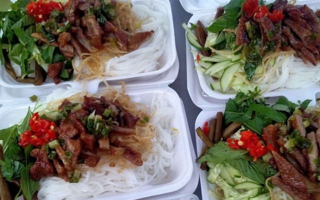 Luyến Nguyễn - Bún Thịt Nướng - 175 Dương Quảng Hàm