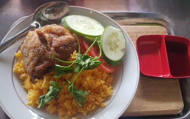 Cơm Gà Xối Mở Sò Mập - Tôn Đản