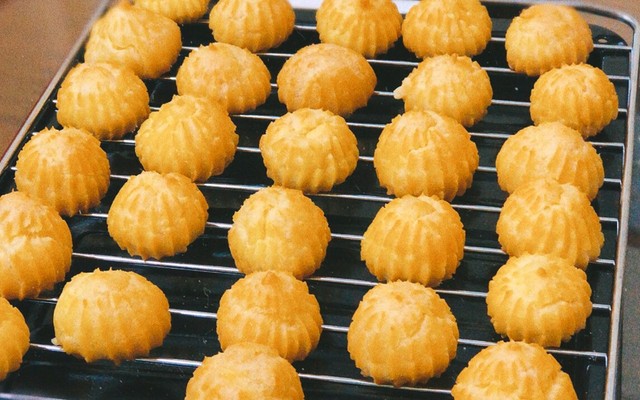 Nga Sweet - Bông Lan Trứng Muối