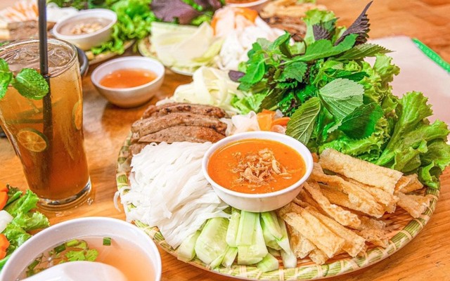 BON QUÁN - Nem Nướng - Hoàng Ngân