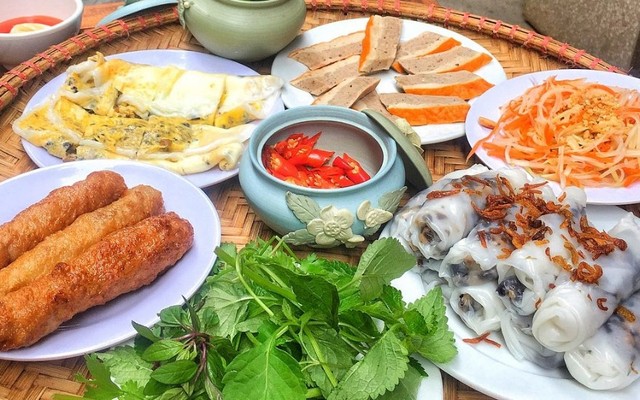 Bếp Bà Bình - Bánh Cuốn & Ốc Ăn Vặt - Ki Ốt Số 6 Chợ Chùa Láng