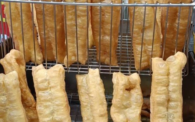 Quán Quẩy Nóng Khổng Lồ - 16 Hàng Điếu