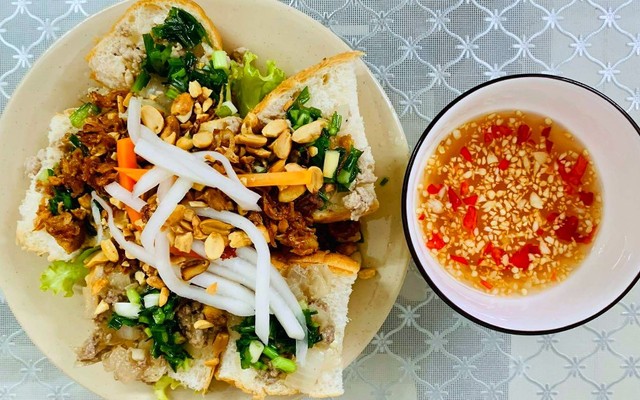 Bánh Mì Ba Lúa - Lê Văn Miến