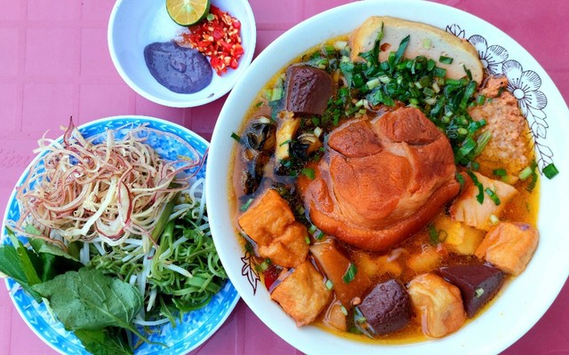 Bún Riêu_ Chị Lan - Thái Ly