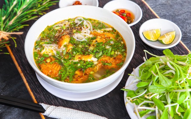 Bánh Canh Cá Lóc Xứ Huế - Lê Lợi