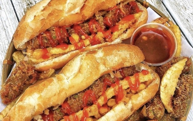 Bánh Mì Nem Khoai Và Bánh Gà - Minh Châu