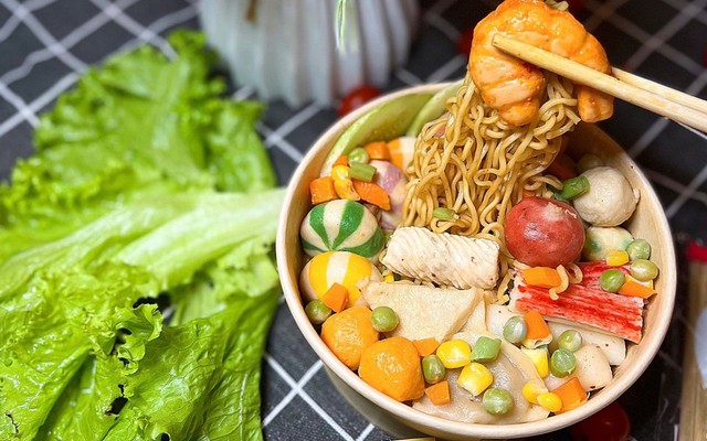 Queeny Foody - Mì Trộn, Đồ Ăn Vặt & Lẩu Ly - Trung Liệt