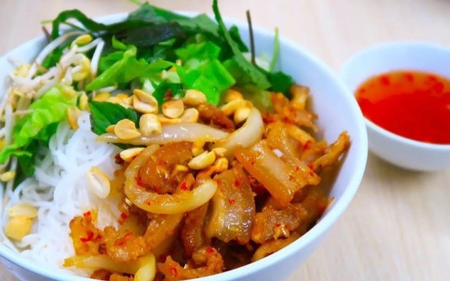 Nhiên - Food & Beverage