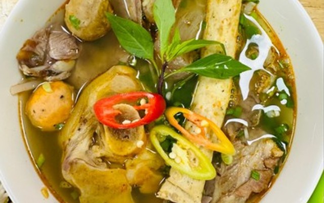 Ta Ta - Bún Bò Huế - Long Biên 1