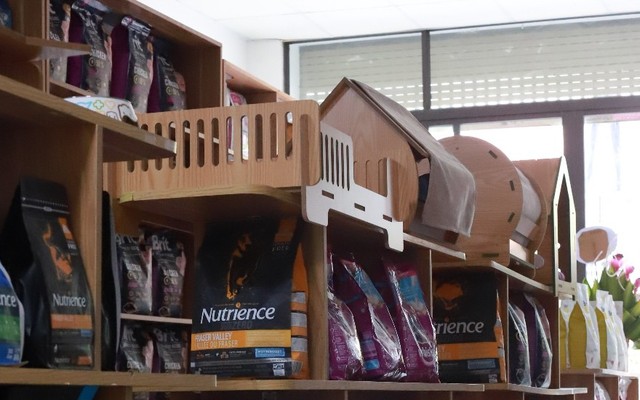 VC PET SHOP - Thức Ăn & Phụ Kiện Thú Cưng - Số 8, Ngõ 59 Phạm Văn Đồng