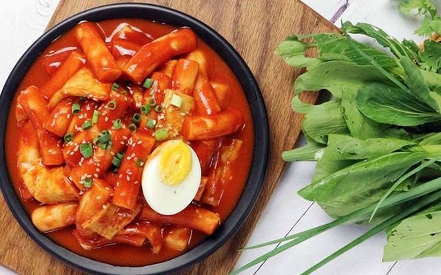 FAST FOOD 3S - Nem Chua Rán, Chân Gà & Tokbokki - 317 Trần Hưng Đạo