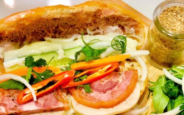 Bánh Mì Heo Quay Như Mai 20 năm- 362 Đại Lộ Bình Dương
