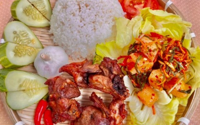 Cơm Tấm Vịt Nướng Tỏi Ớt & Hồng Trà - Đường 18
