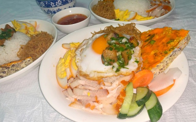 Chị Bóng - Cơm Tấm Long Xuyên - Đường Số 7